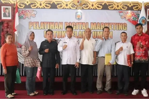 Pj Bupati Murung Raya Hermon membuka secara resmi kegiatan pelatihan digital marketing untuk UMKM dan pelatihan akuntansi dan penyusunan laporan koperasi, belum lama ini.