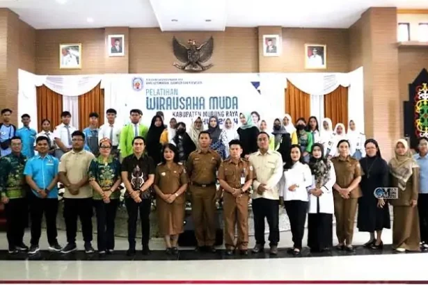 Pemerintah Kabupaten Murung Raya (Pemkab Mura) mengadakan Pelatihan Wirausaha Muda pada Selasa (8/10), bertujuan untuk meningkatkan motivasi dan keterampilan berwirausaha di kalangan pemuda.
