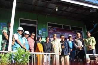 Pj Bupati Murung Raya (Mura), Hermon menghadiri kegiatan sosialisasi dan penyalaan pertama program bantuan pasang baru Llistrik (BPBL) Provinsi Kalimantan Tengah, Kabupaten Murung Raya, di aula Kantor Kecamatan Laung Tuhup, belum lama ini.