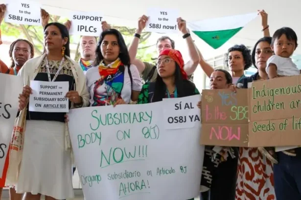 Protes Dorong Pengesahan Sb8j