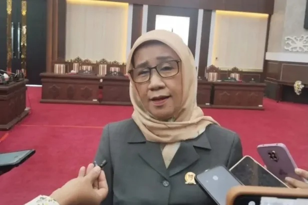 27 Siti Nafsiah