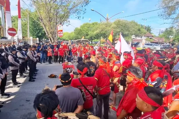 Aksi Tbbr Di Kantor Gubernur Kalteng