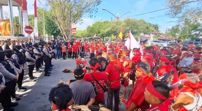 Aksi Tbbr Di Kantor Gubernur Kalteng