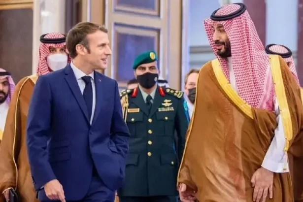 Presiden Prancis Emmanuel Macron Dan Putra Mahkota Arab Saudi Mohammed Bin Salman
