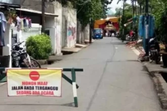 Ilustrasi Menutup Jalan Umum