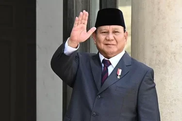 Presiden Prabowo Beri Kado Untuk Guru Honorer 1236548442