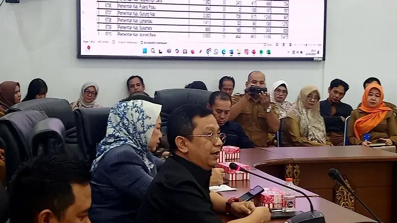 1102 Ketua Komisi Ii