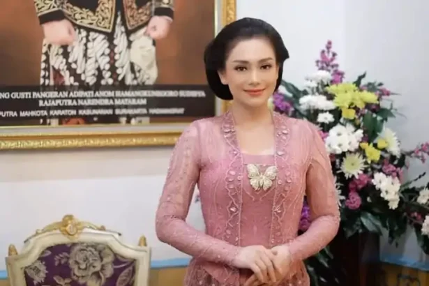Celine Evangelista Kebaya