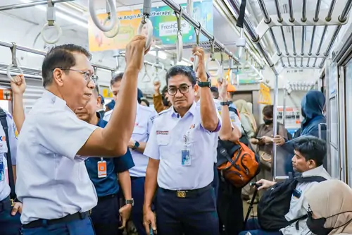 Dirut Kai Tinjau Pelaksanaan Layanan Kartu Disabilitas Di Stasiun Manggarai (1)