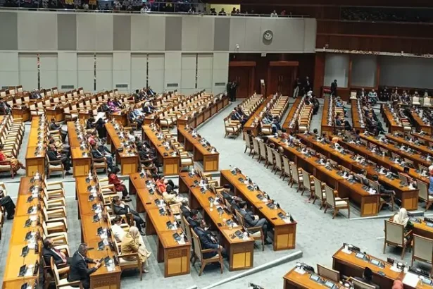 Paripurna Dpr Sahkan Uu Minerba