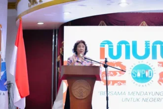 Susi Pudjiastuti Stand Up