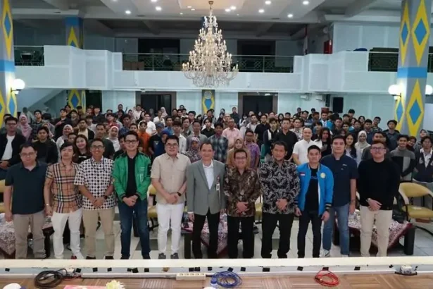 Cmotokocryptowaniqbalsebagaipanelisdalamrangkaiankegiatanroadshowbulanliterasikriptoblk2025dikotasurabaya.sumbertokocrypto.