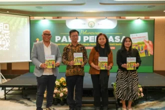 Gapki, Earthworm Foundation, Dan Japbusi Berkolaborasi Meluncurkan Panduan Umum Perjanjian Kerja Harian Untuk Kelapa Sawit Berkelanjutan (1)