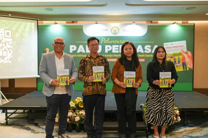 Gapki, Earthworm Foundation, Dan Japbusi Berkolaborasi Meluncurkan Panduan Umum Perjanjian Kerja Harian Untuk Kelapa Sawit Berkelanjutan (1)