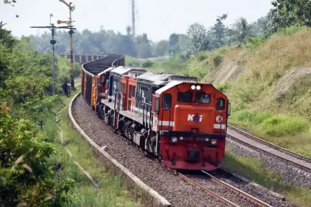 Ilustrasi Gambar Kereta Kai, Pt Kereta Api Indonesia (persero) 11zon