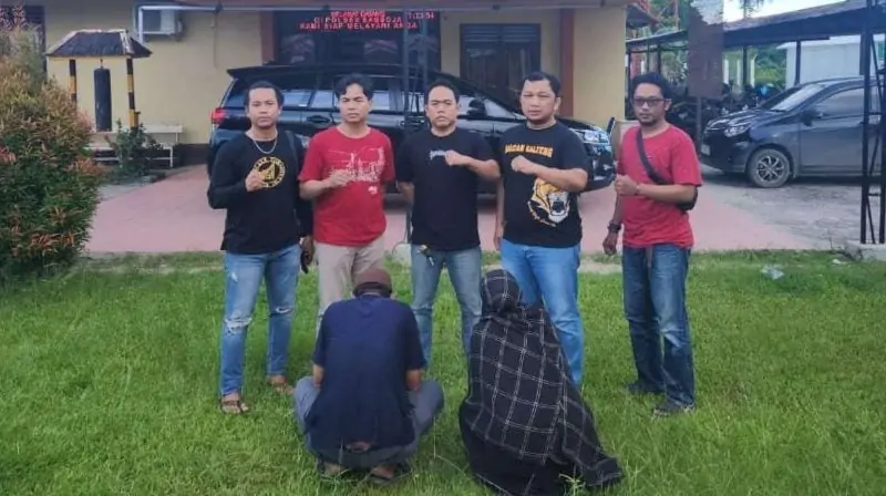 Penjual Emas Palsu