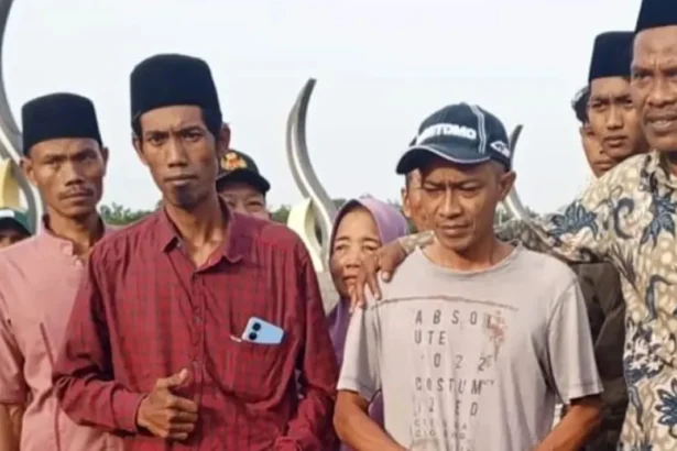 Warga Madura Jalan Kaki Ke Mekkah Berujung Pulang