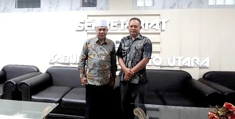 Anggota DPRD Hulu Sungai Utara (HSU) H Faturrahim A foto bersama dengan Plt Setwan barito Utara Sudiyono saat kunjungan kerja