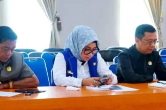 Ketua Komisi I Hj Nety Herawati, Ketua Komisi II, H Taufik Nugraha dan Ketua Komisi III H Tajeri dan Plt Sekwan Sudiyono saat mengikuti kegiatan Konsultasi Publik Rancangan Awal Rencana Kerja Pemerintah Daerah (RKPD) Tahun 2026, Senin (10/3/2025).