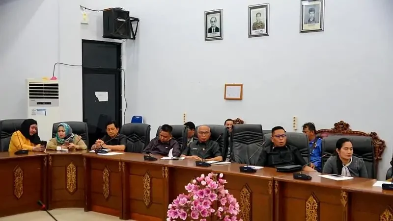 DPRD Barito Utara melaksanakan RDP dengan Pemkab, KPU dan Bawaslu terkait pelaksanaan PSU di ruang rapat DPRD setempat, Senin (10/3/2025)