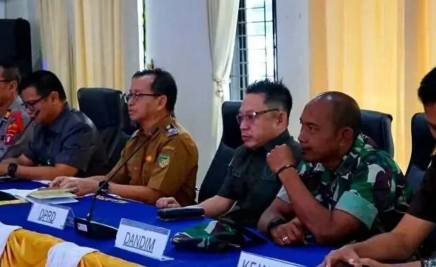 Wakil Ketua I DPRD Barito Utara, H Benny Siswanto menghadiri kegiatan konsultasi Publik Rancangan Awal RKPD yang berlangsung di Aula BappedaLitbang, Senin pagi (10/3/2025).
