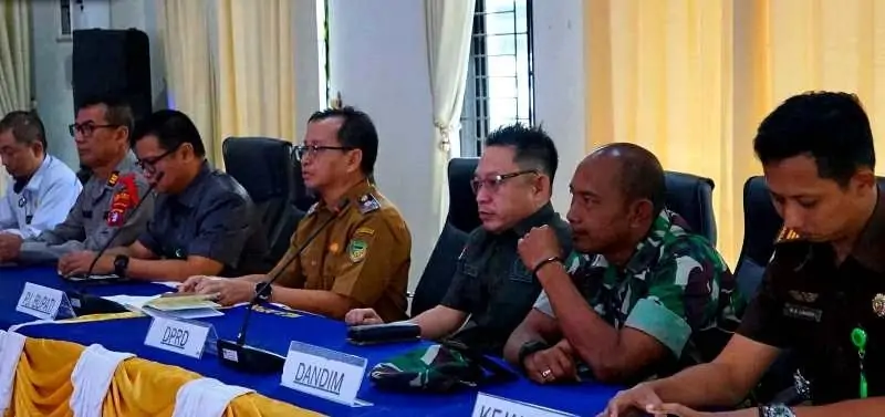 Wakil Ketua I DPRD Barito Utara, H Benny Siswanto menghadiri kegiatan konsultasi Publik Rancangan Awal RKPD yang berlangsung di Aula BappedaLitbang, Senin pagi (10/3/2025).