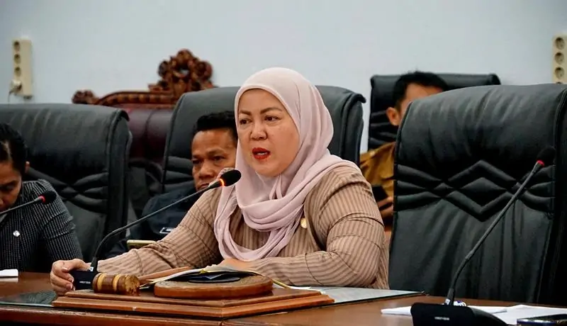 Wakil Ketua II DPRD Barito Utara, Hj Henny Rosgiaty Rusli.