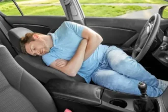 Tidur Di Mobil