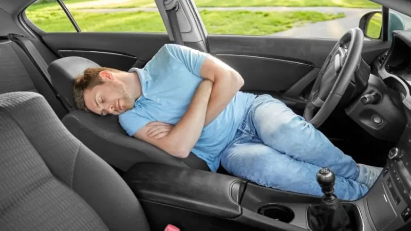 Tidur Di Mobil