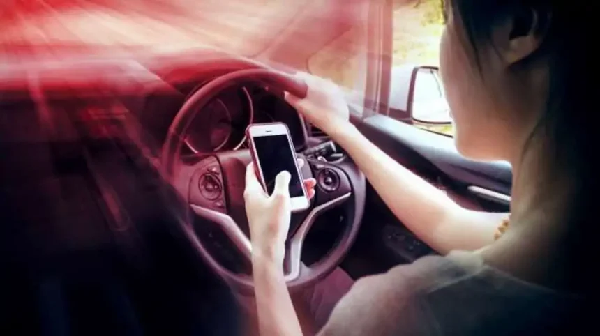 Sanksi Main Hp Saat Berkendara