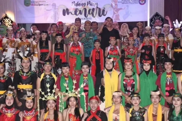 Pulang Pisau Menari