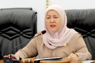 Waket II DPRD Barut Hj Henny Rosgiaty Rusli.
