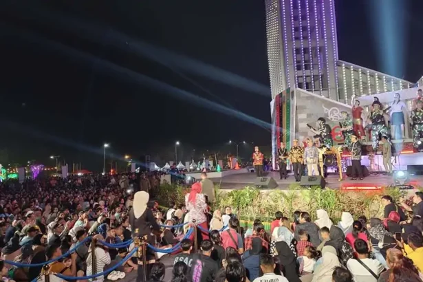 Huma Betang Night Bundaran Besar Palangka Raya