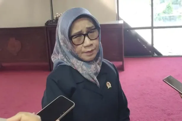 Siti Nafsiah Komisi 2 Dprd Kalteng
