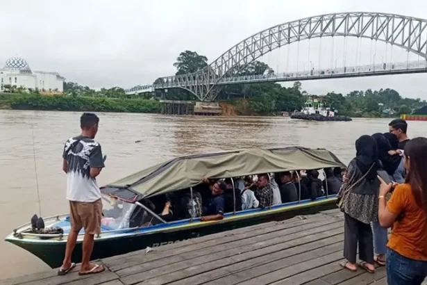 1404 Transportasi Sungai