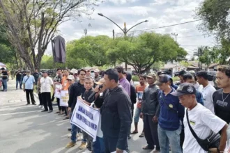 Aksi Warga Karang Tunggal