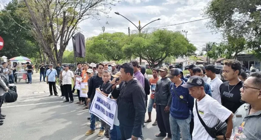 Aksi Warga Karang Tunggal