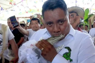 Wali Kota Nikahi Buaya
