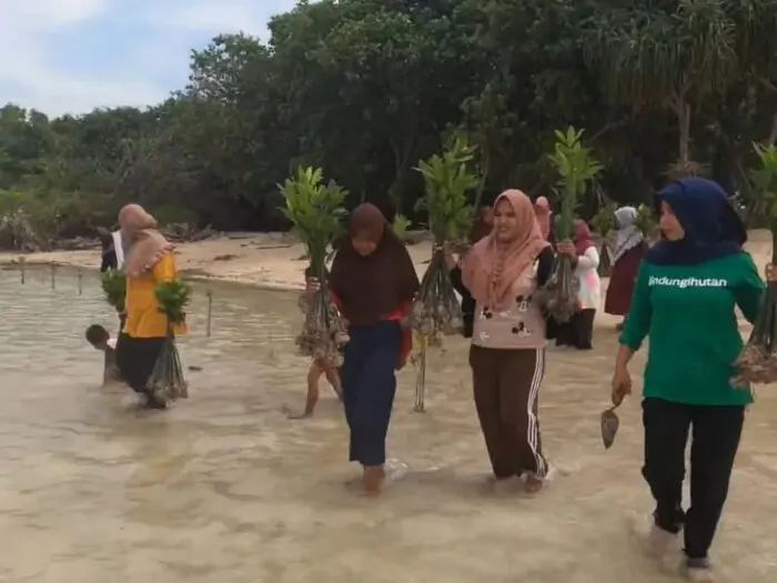 Perempuan Penjaga Pesisir