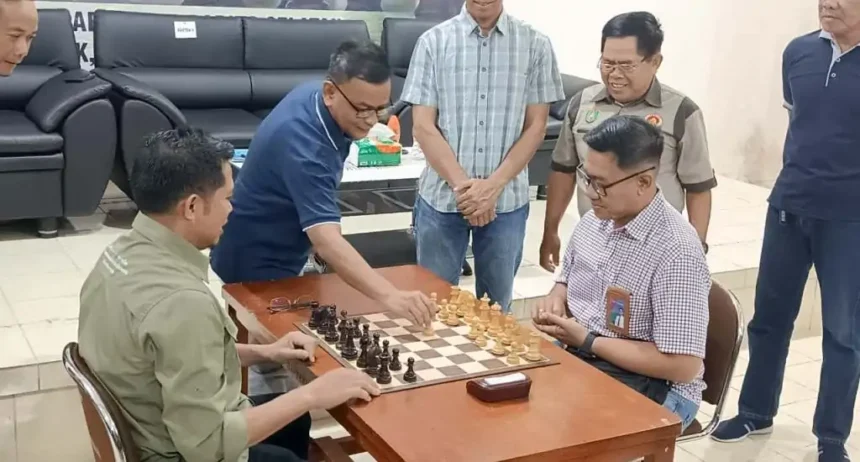 Catur Lokal