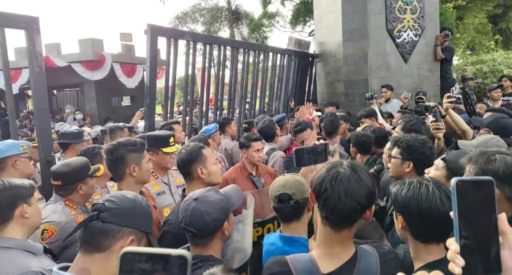 Demo Kapolda Kalteng