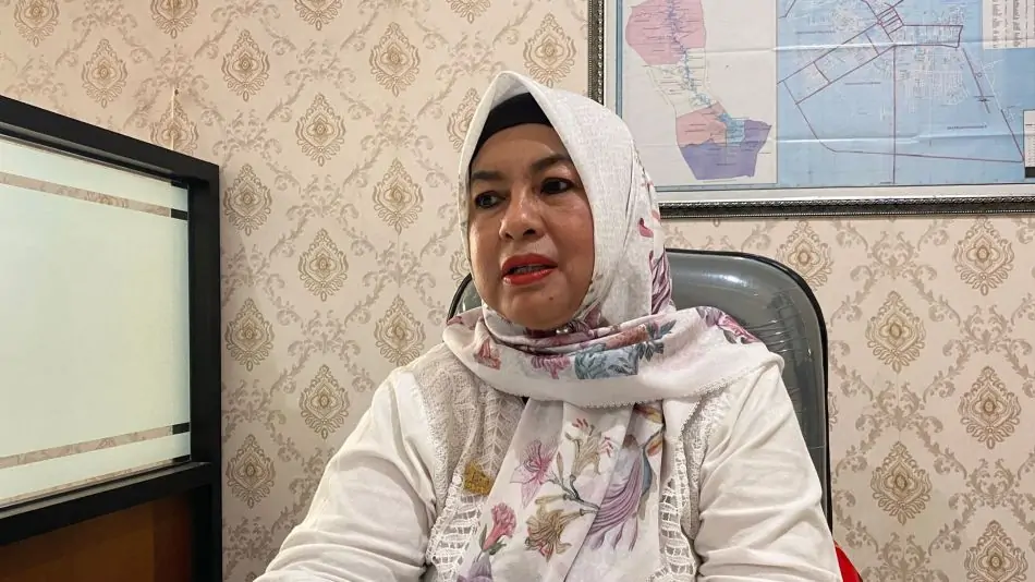 Emi Abryani11