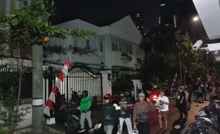 Rumah Eko Patrio Dijarah111