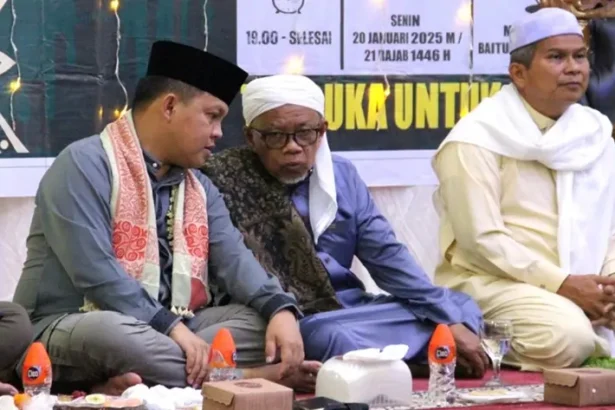 Pj Bupati Barsel bersama KH Muhammad Syukran dan Ketua MUI Kab Barsel Suriadi Kurnain
