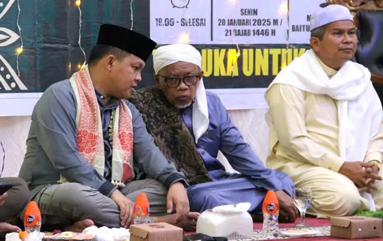 Pj Bupati Barsel bersama KH Muhammad Syukran dan Ketua MUI Kab Barsel Suriadi Kurnain