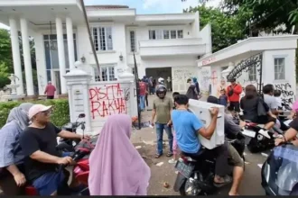 Penjarahan Massa Di Rumah Legislator