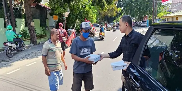 Bri Branch Office Rawamangun Gelar Kegiatan “jumat Berkah” Dengan Membagikan Makanan Untuk Masyarakat Sekitar (1) (1)