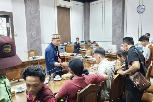 Dprd Klteng Audiensi