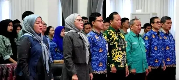 Anggota DPRD Barito Utara, Hj Sri Neni Trianawati, dalam acara puncak program Ilmu Untuk Anak Bangsa (IUAB)