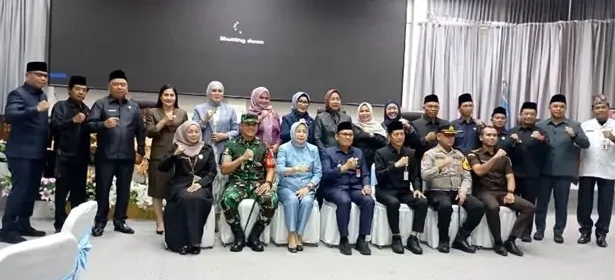 Pemerintah Kabupaten Barito Utara bersama jajaran Forum Koordinasi Pimpinan Daerah (FKPD) menggelar silaturahmi dengan unsur pimpinan dan anggota Dewan Perwakilan Rakyat Daerah (DPRD) Barito Utara